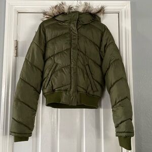 Forever 21 puffer jacket with hood and faux fur size M junior